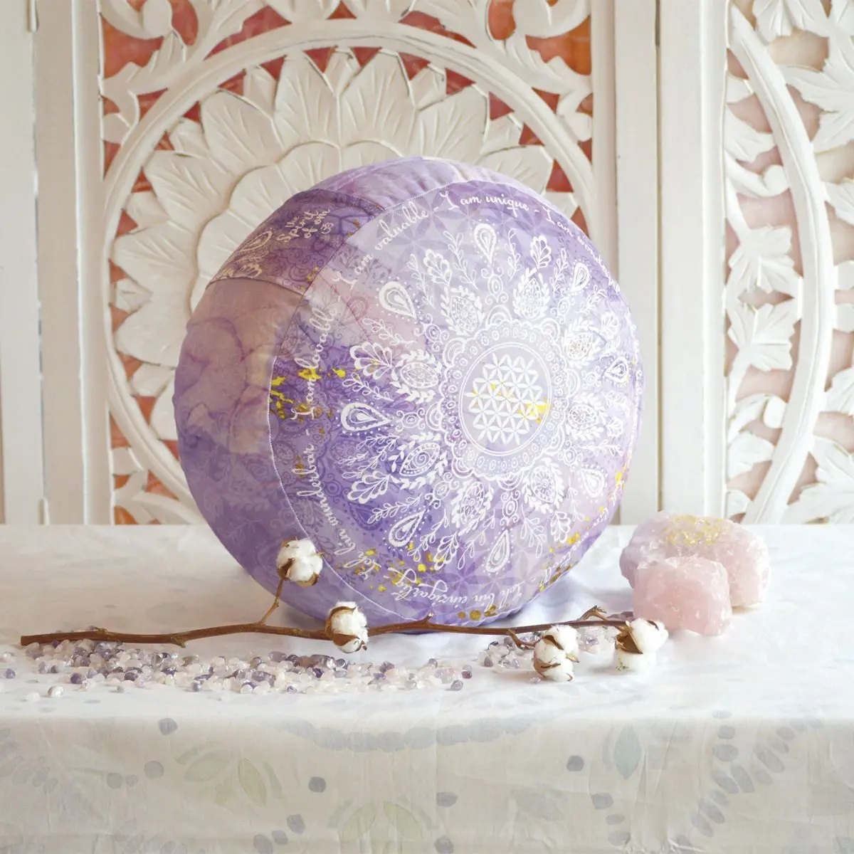 The Spirit of OM meditační polštář z bio bavlny a polodrahokamy - 38x17 cm - fialový