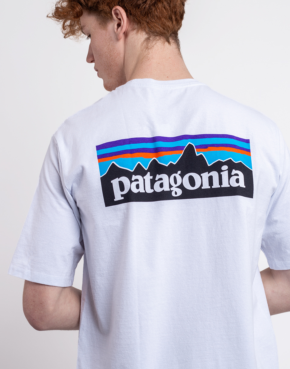 Patagonia M's P-6 Logo Responsibili-Tee White - GLAMI.eco