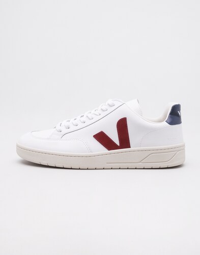 Veja V-12 Extra White Marsala Nautico - GLAMI.eco