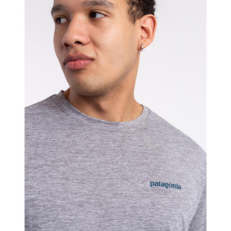 Patagonia M's Cap Cool Daily Graphic Shirt - Waters Boardshort Logo Abalone Blue: Feather Grey