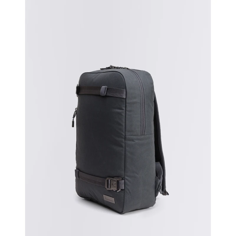 Db Essential Backpack 17L Gneis - GLAMI.eco