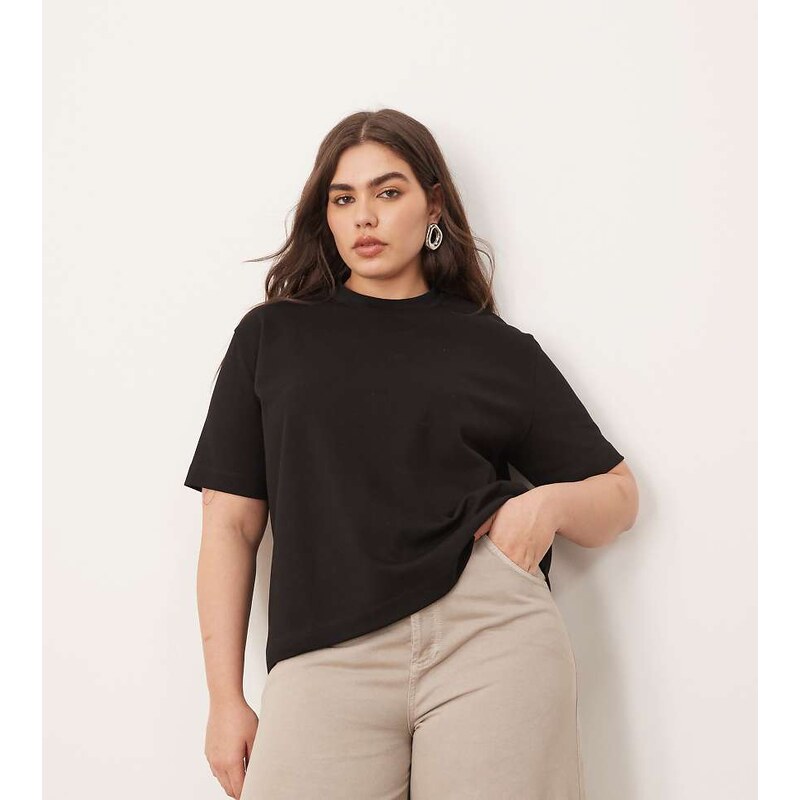 ARRANGE Curve clean cut regular t-shirt in black