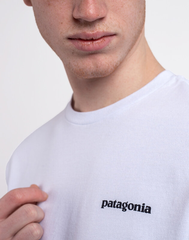 Patagonia M's P-6 Logo Responsibili-Tee White - GLAMI.eco