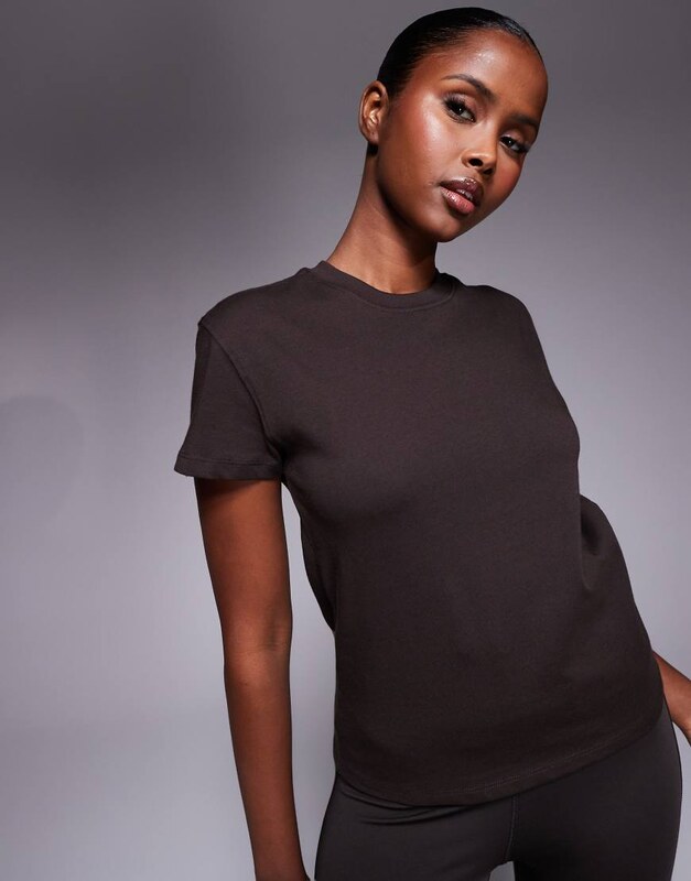 4505 Icon cotton boxy t-shirt with quick dry finish in chocolate-Brown