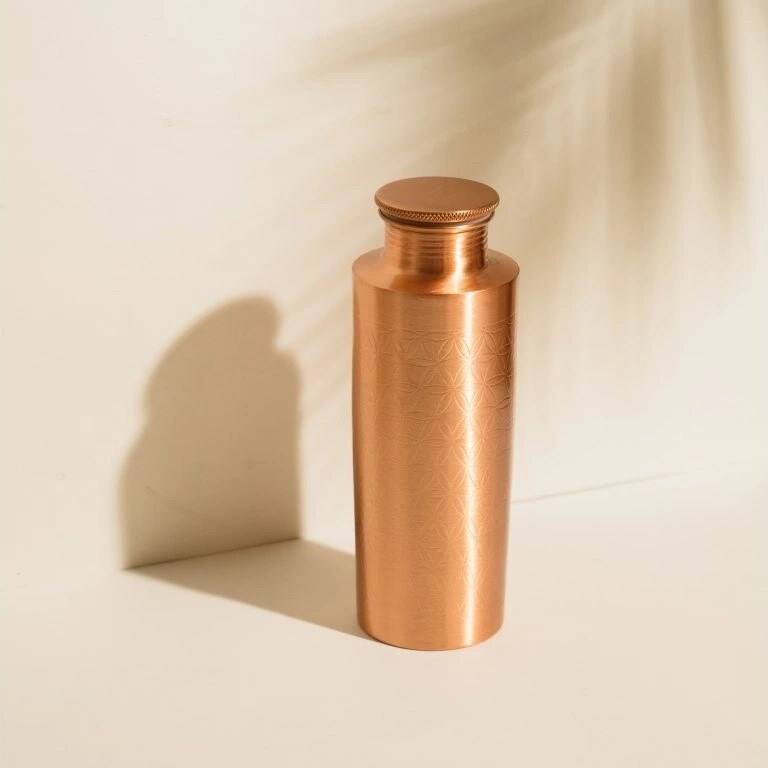 Forrest & Love měděná lahev na vodu gravírovaná Květ života 700 ml